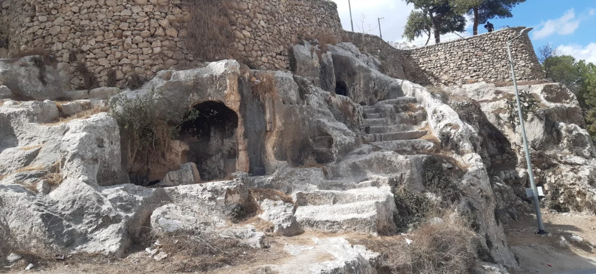 Яд Авшалом — монументальное надгробие, расположенное на реке Кедрон 3