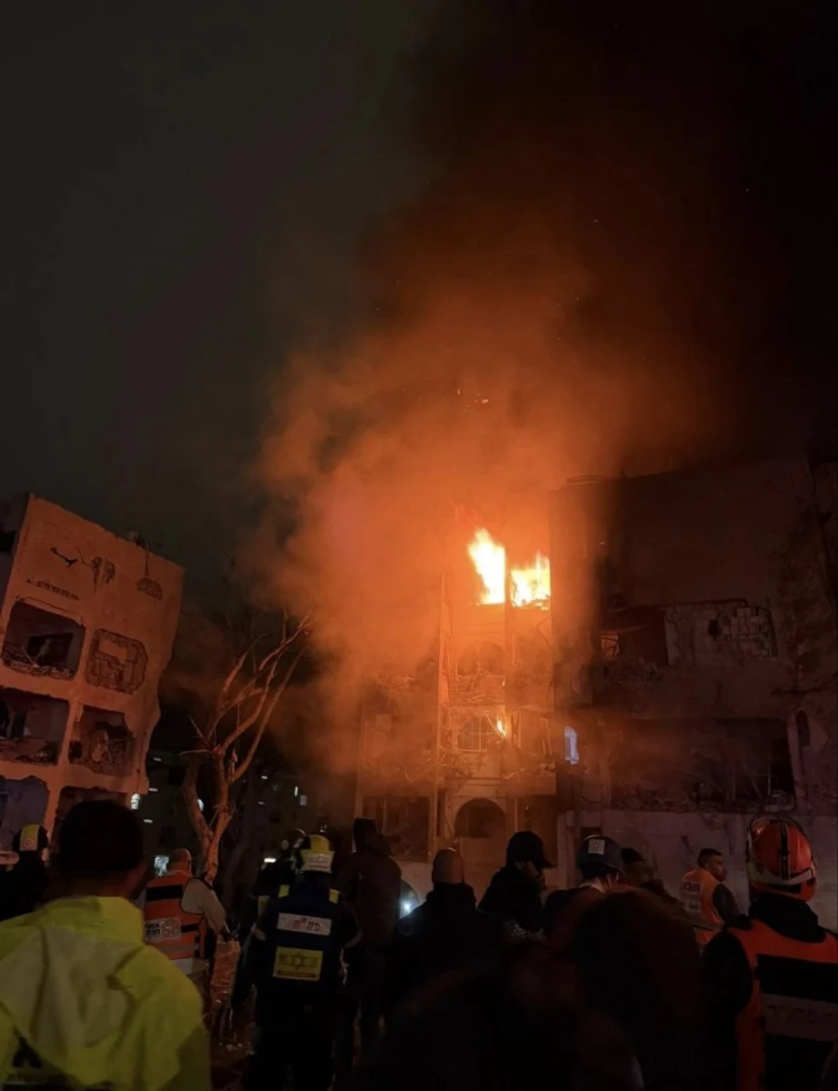 Прямое попадание в центре города Арад 1 Прямое попадание в центре города Арад 1