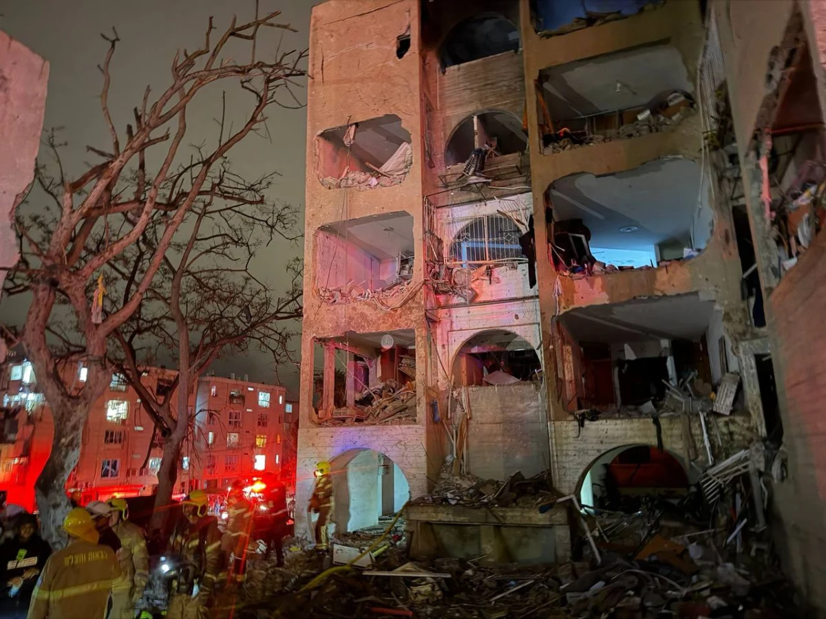 Прямое попадание в центре города Арад 4 Прямое попадание в центре города Арад 4