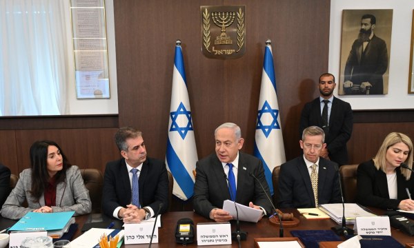 Нетаниягу на заседании правительства Израиля