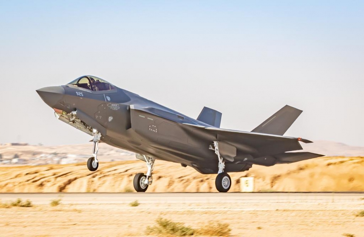 Еще два истребителя F-35 приземляются в Израиле