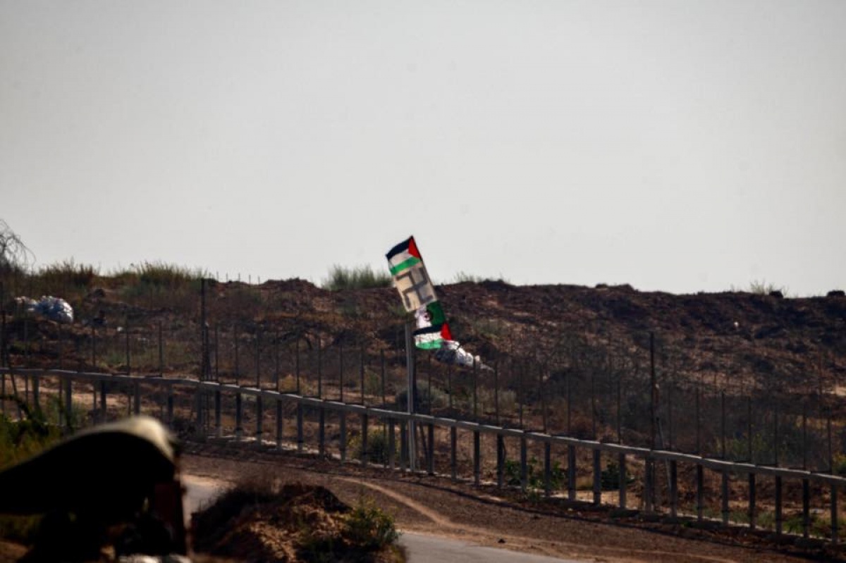 6000 человек протестуют на границе с Газой и бросают взрывные устройства в сторону войск ЦАХАЛ
