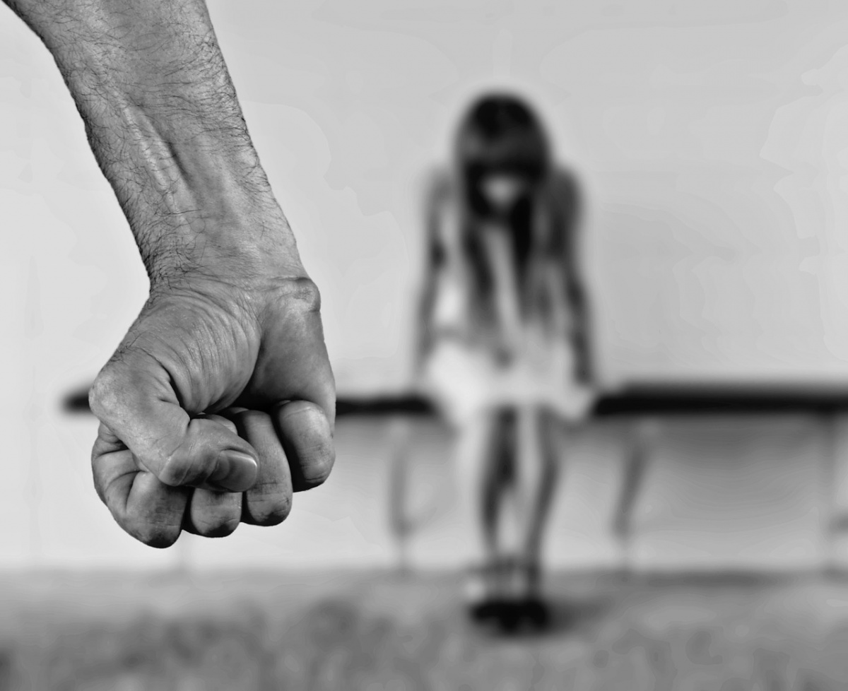 Четыре подростка подозреваются в многократном изнасиловании 11-летней девочки