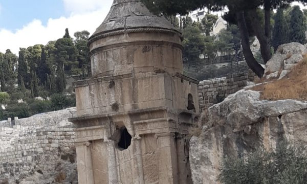 Яд Авшалом — монументальное надгробие, расположенное на реке Кедрон