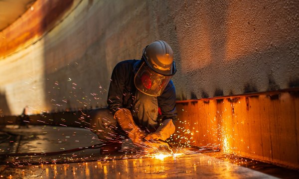 В Тюмени объявлен поиск сварщика для работы в Израиле